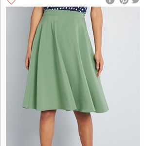 Swing skirt in soft green.